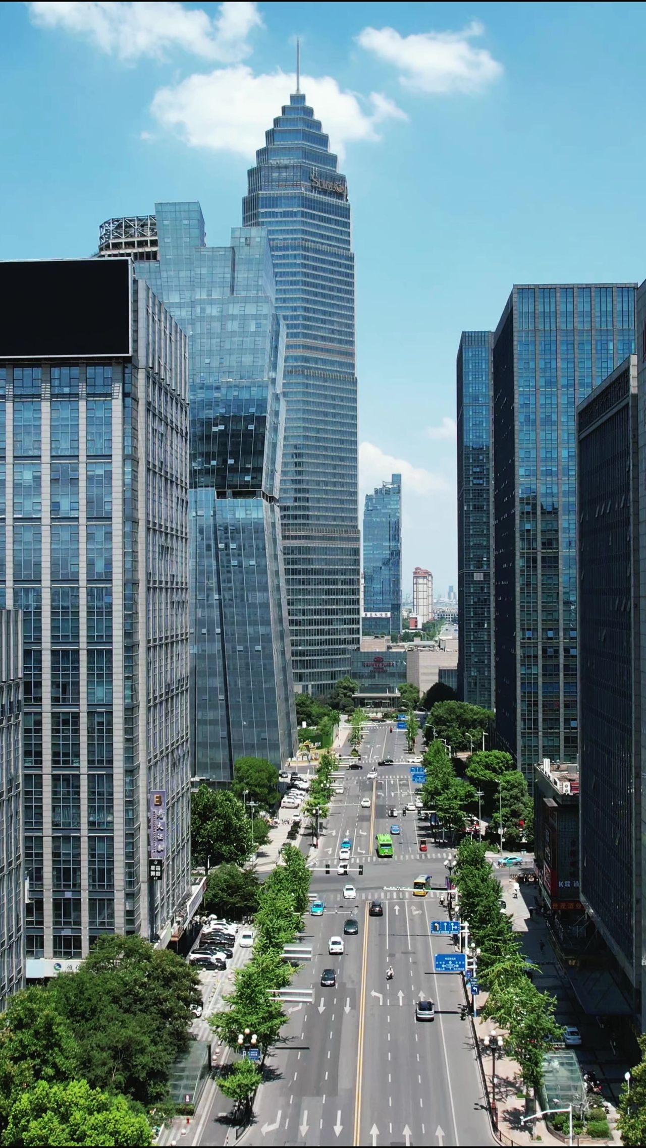  浙江绍兴世贸金融中心竖屏航拍