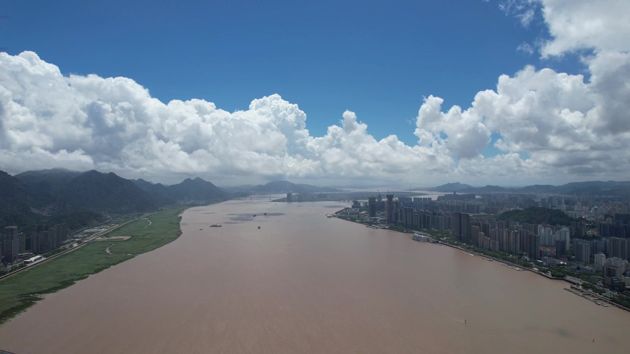 浙江温州城市蓝天白云天际线航拍 