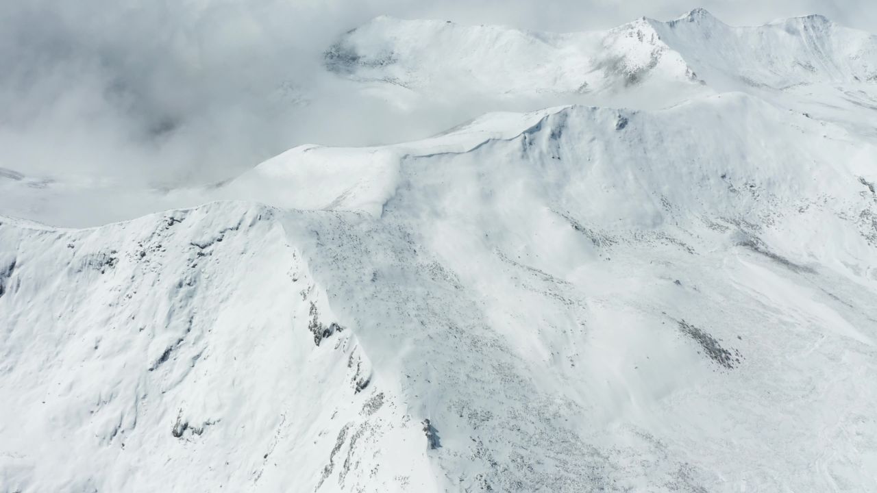 航拍西藏色季拉山雪景