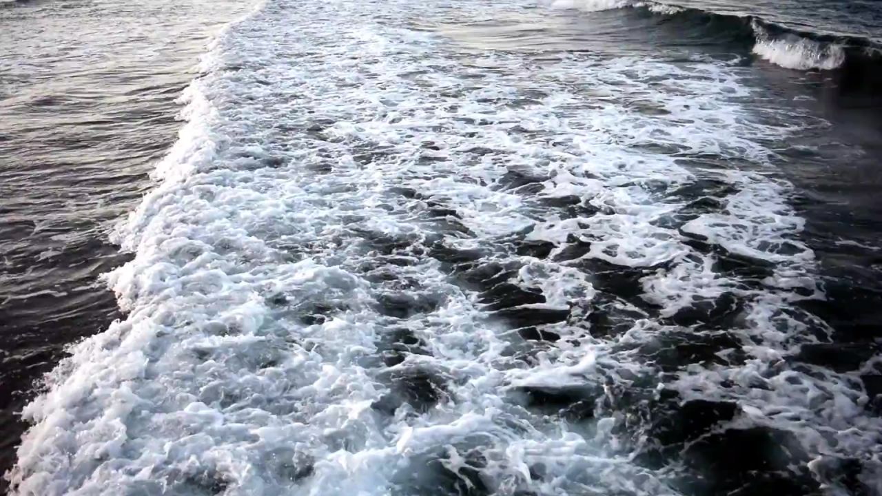 海波水喷海上