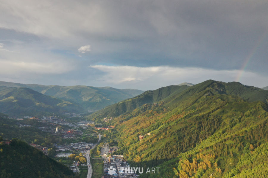 山间彩虹村