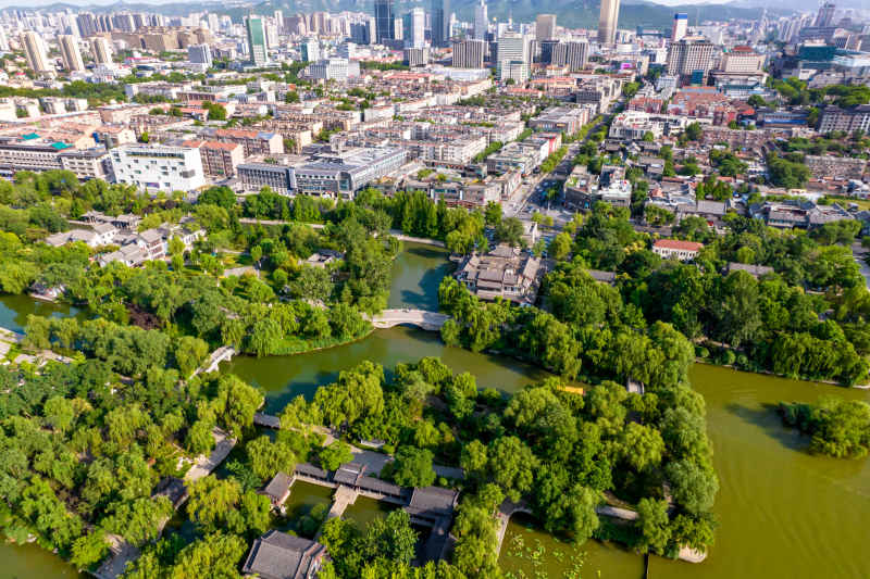 山东济南城市风光大明湖航拍摄影图