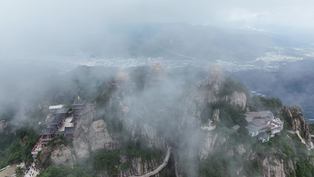 老君山4K航拍云雾山之中 16