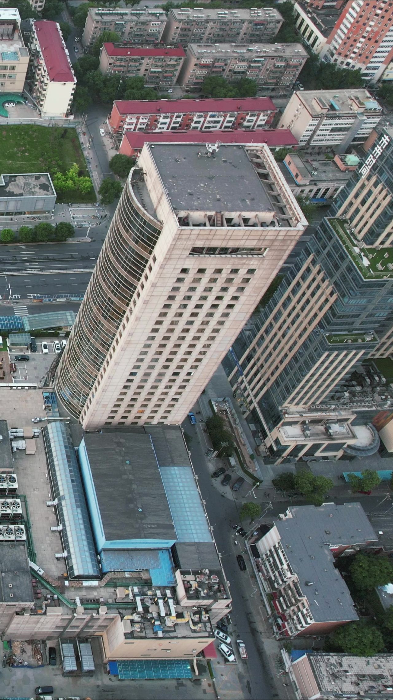 河北邯郸城市风光竖屏航拍 