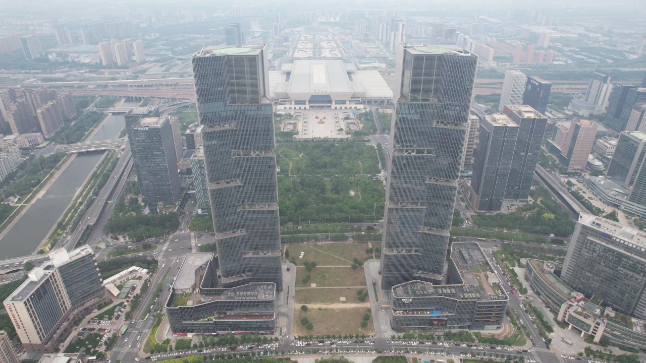 航拍河南郑州绿地双子塔