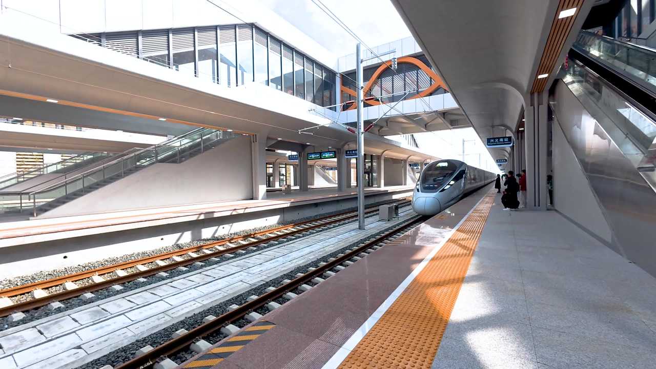 【4k合集】贵州盘兴高铁列车驶过山区