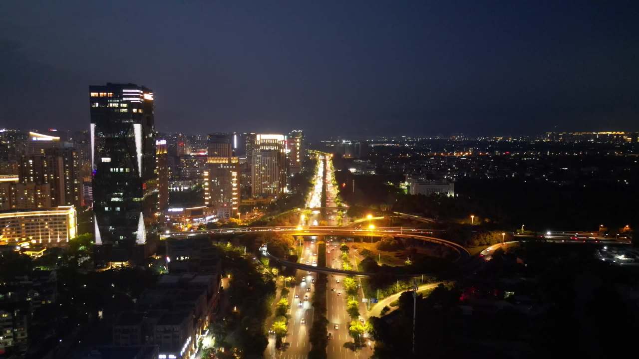 灯火辉煌的城市夜景