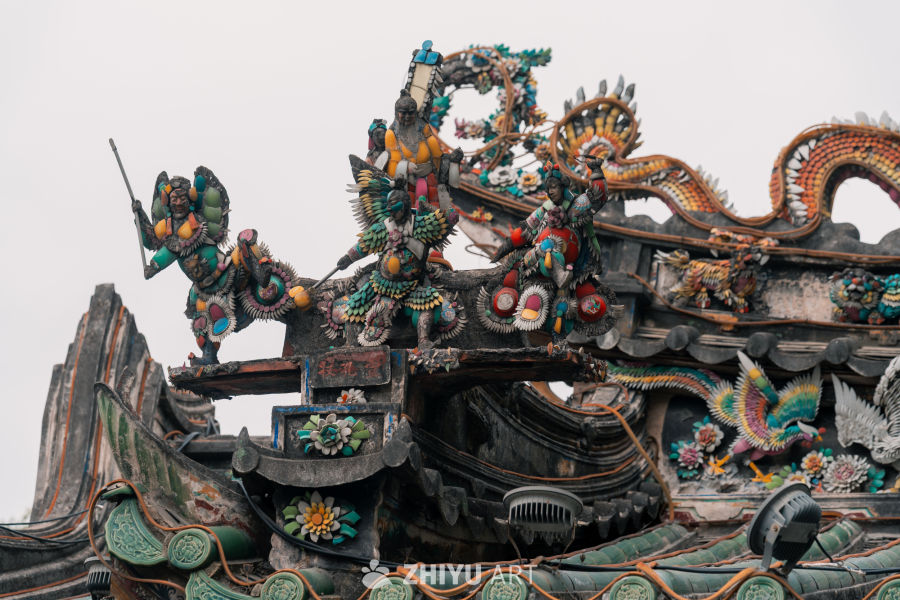 色彩斑斓的古建筑屋脊