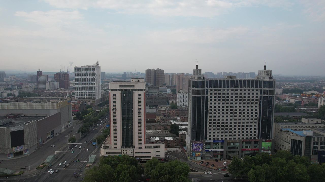 山东淄博城市交通车辆行驶航拍  