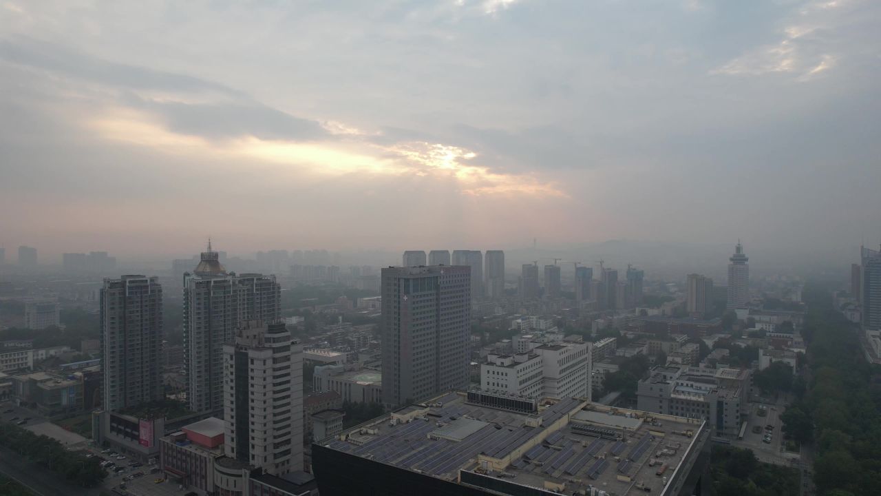 山东淄博城市清晨日出迷雾航拍