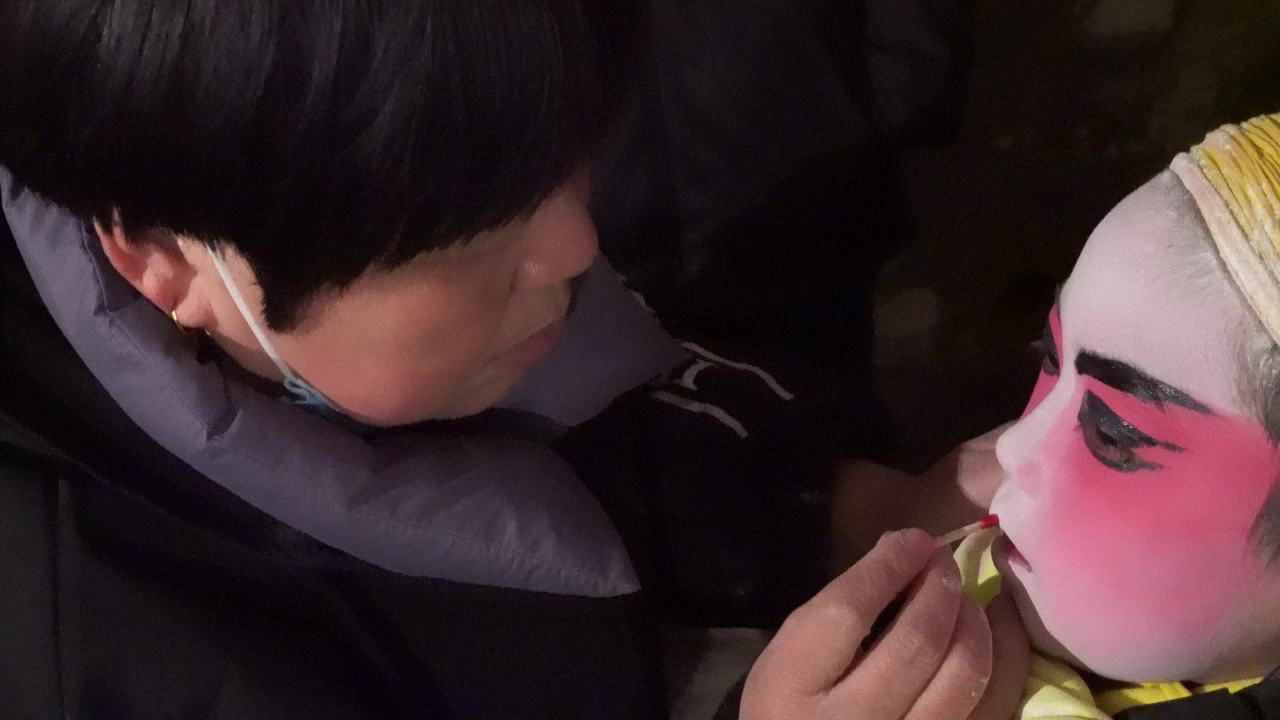 京剧妆容的细致描绘