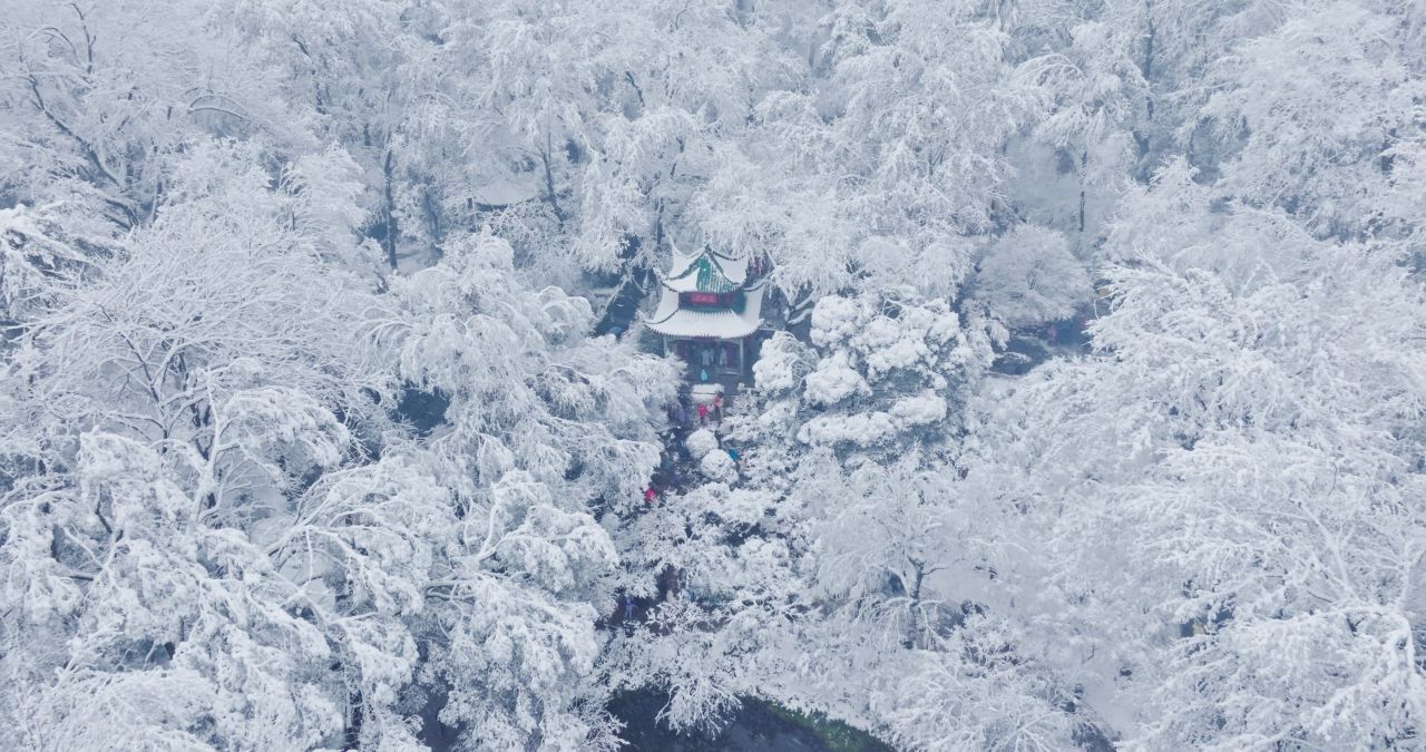 湖南长沙岳麓山爱晚亭雪景航拍 1