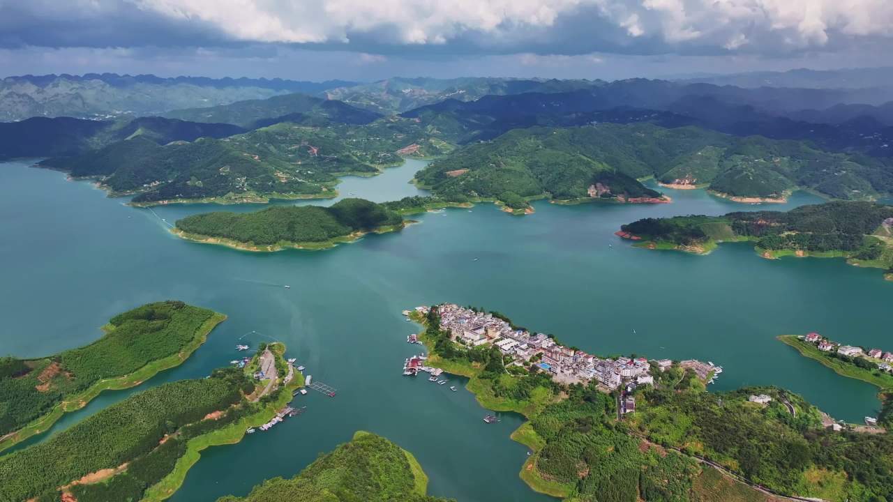 4K森林湖泊山川秀丽青山绿水摩托艇航拍