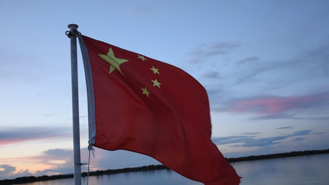 夕阳下的国旗