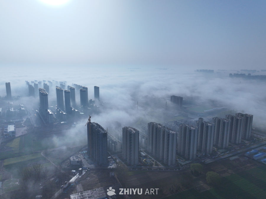 晨雾中的城市