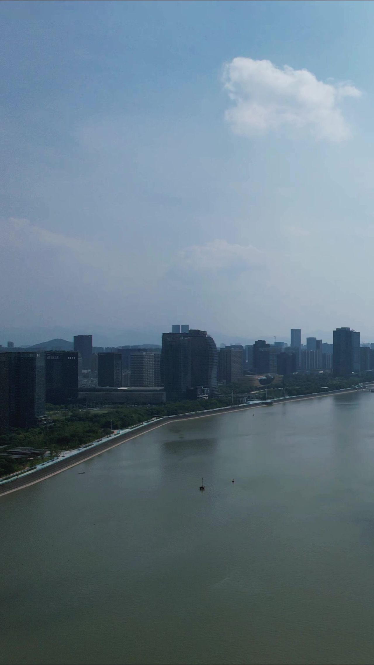 浙江杭州城市风光钱塘江三桥交通竖屏航拍 