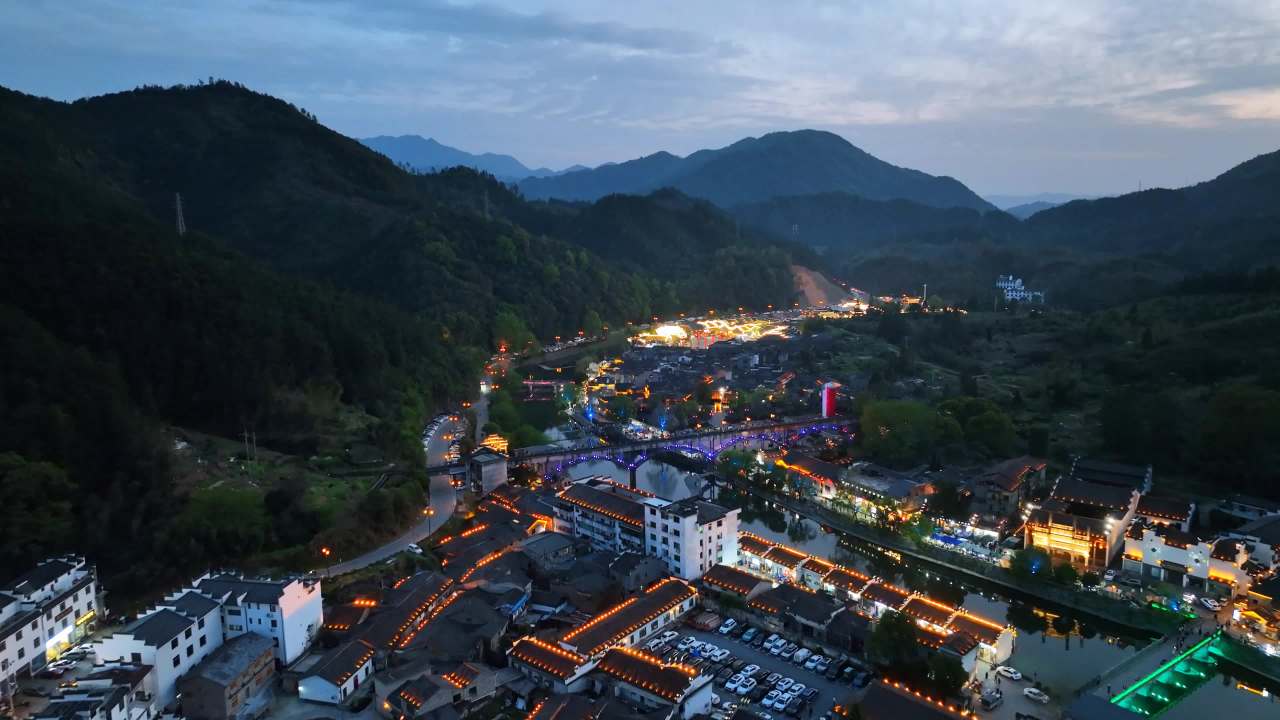夜幕下的古村落