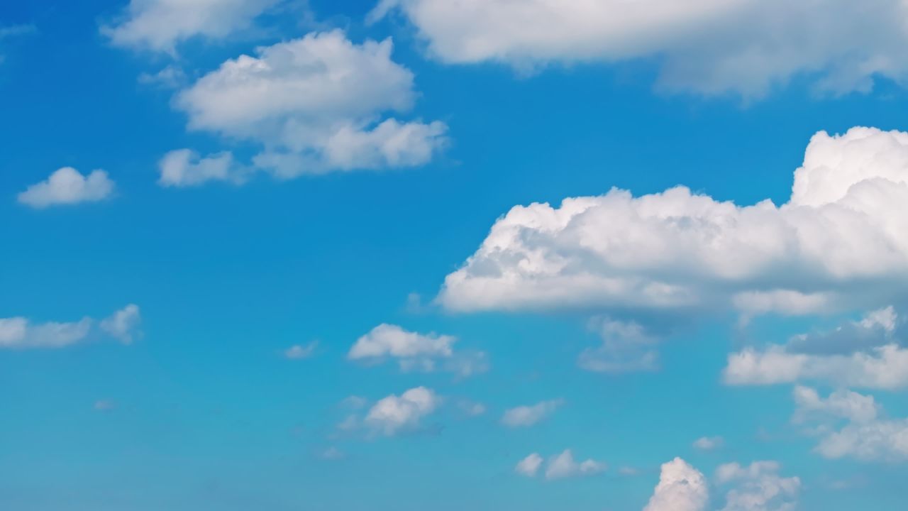 夏日蓝天白云风光航拍