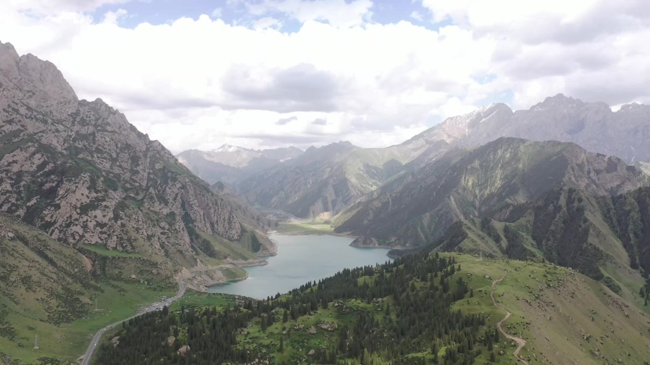 新疆山谷航拍