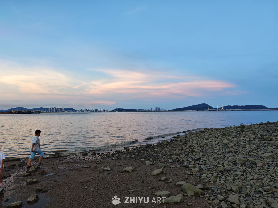 海边黄昏，城市剪影