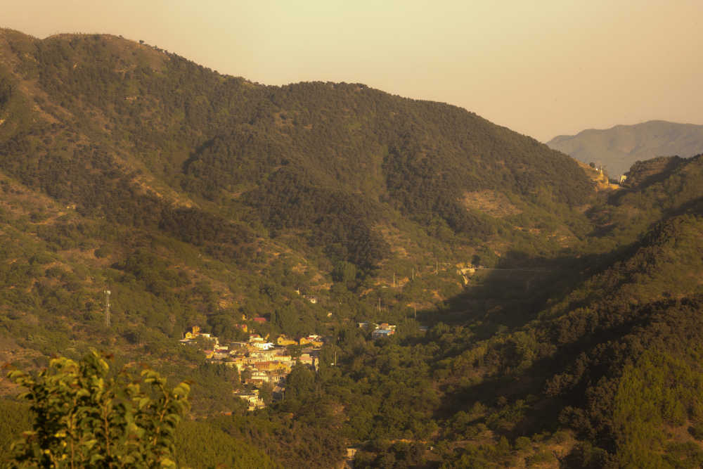 黄昏中的山村