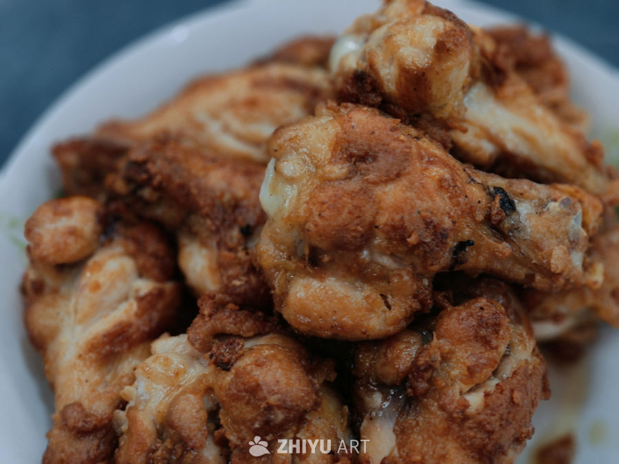 金黄酥脆的炸鸡块