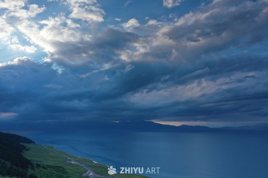 湖畔夕阳