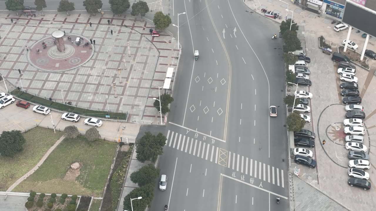 城市广场晨景