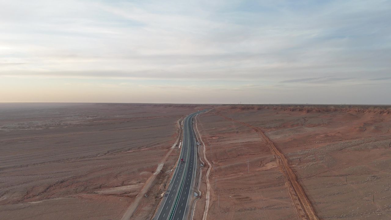 新疆S21沙漠公路 18