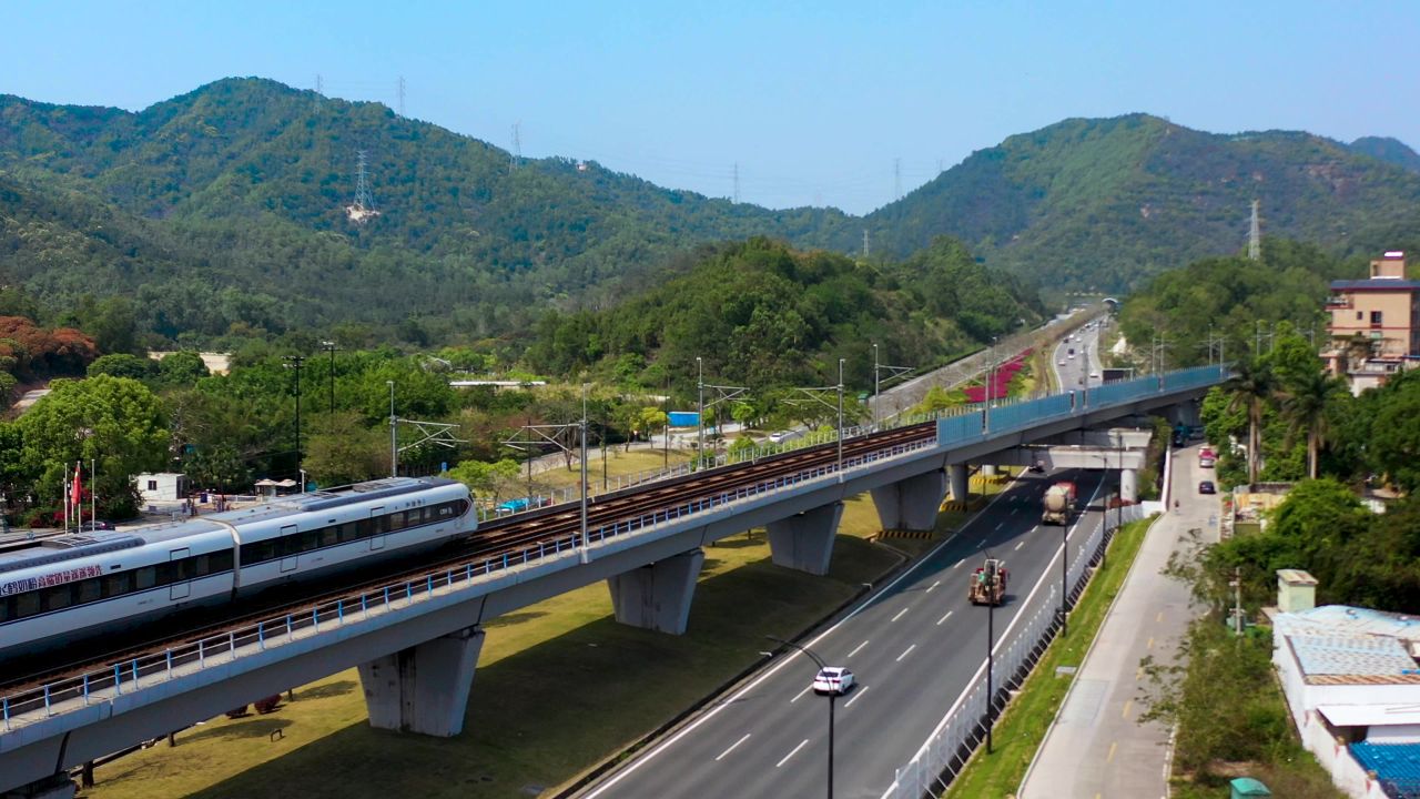 飞奔的时代列车