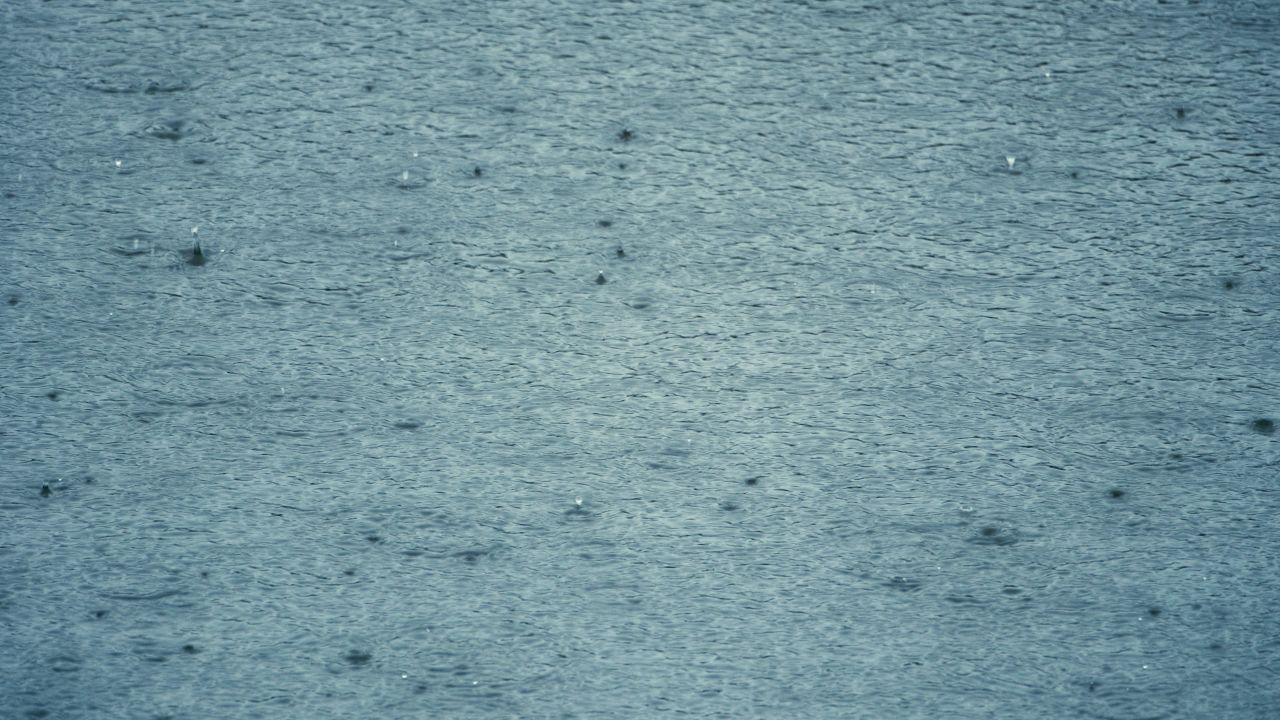 瓢泼大雨4K实拍