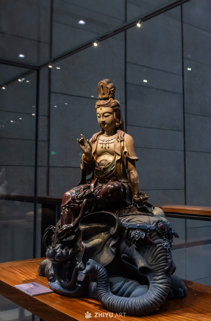 观音菩萨骑象雕塑