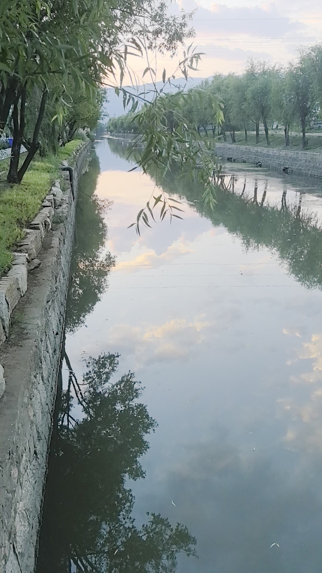 晚霞与河流合唱油画