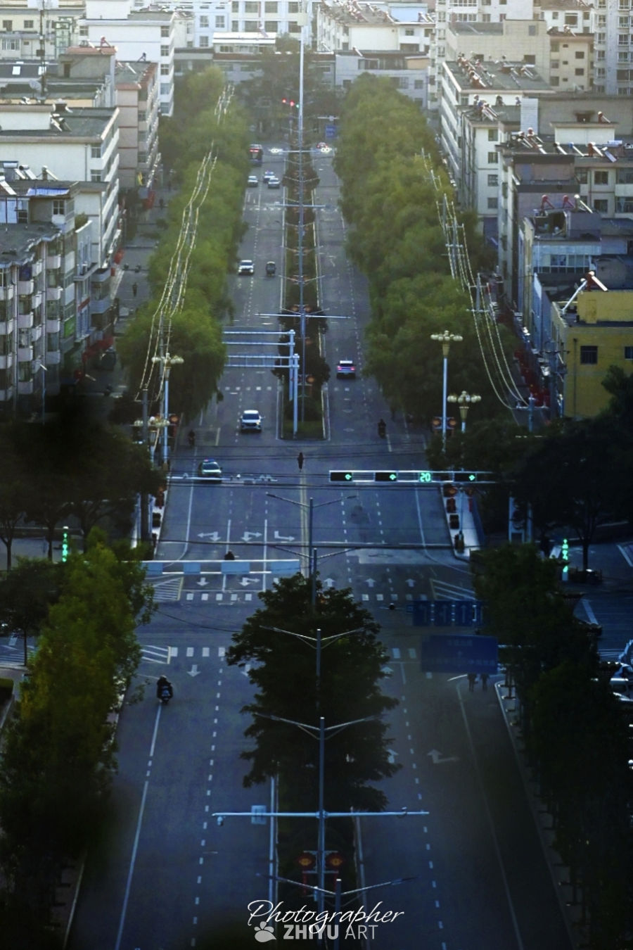 城市街道的清晨俯瞰