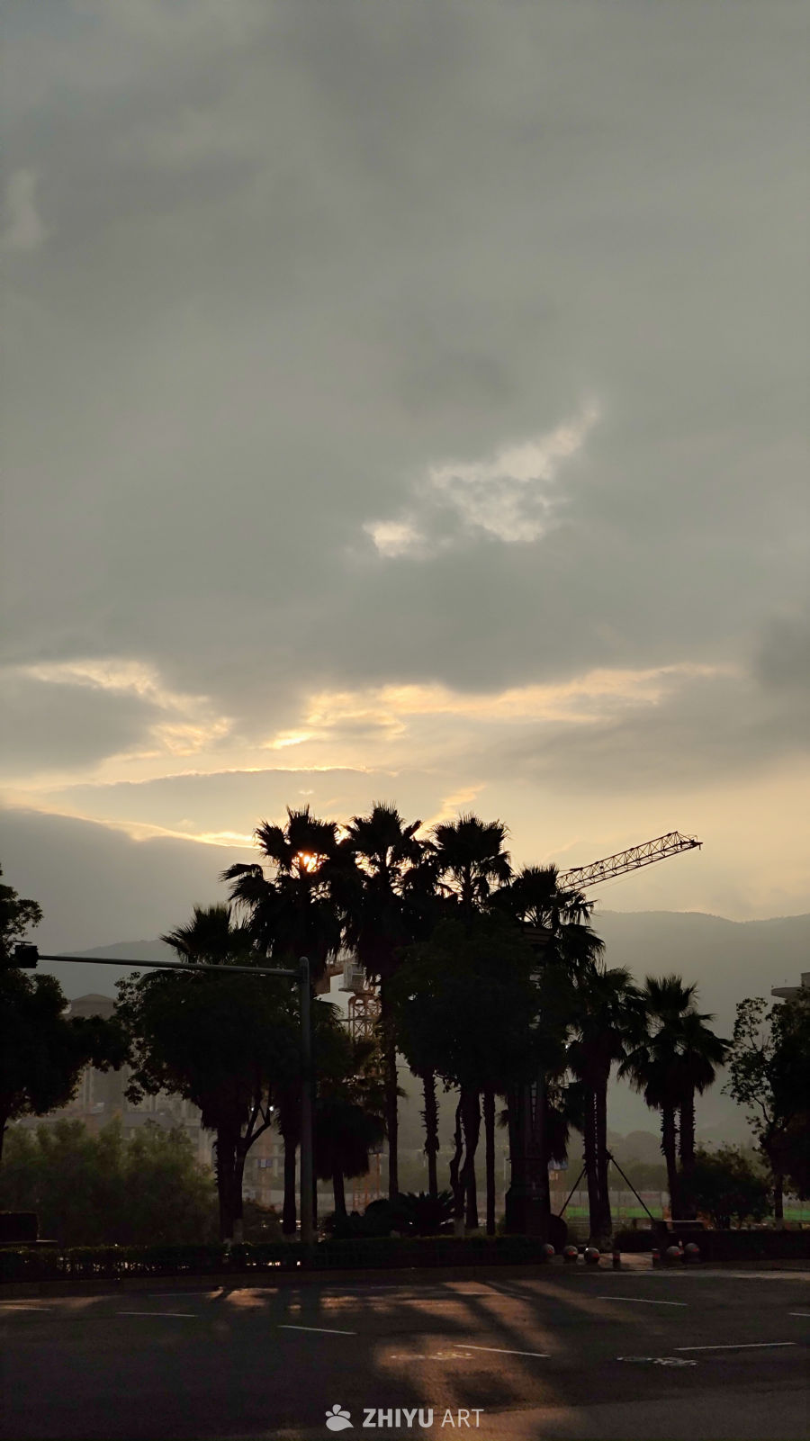 日落下的城市剪影