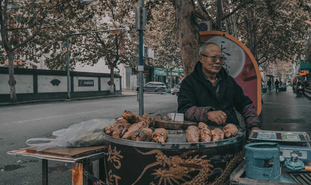 烤红薯的大爷
