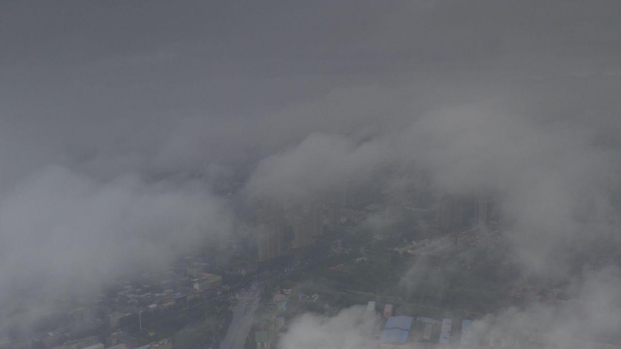 云海中的城市