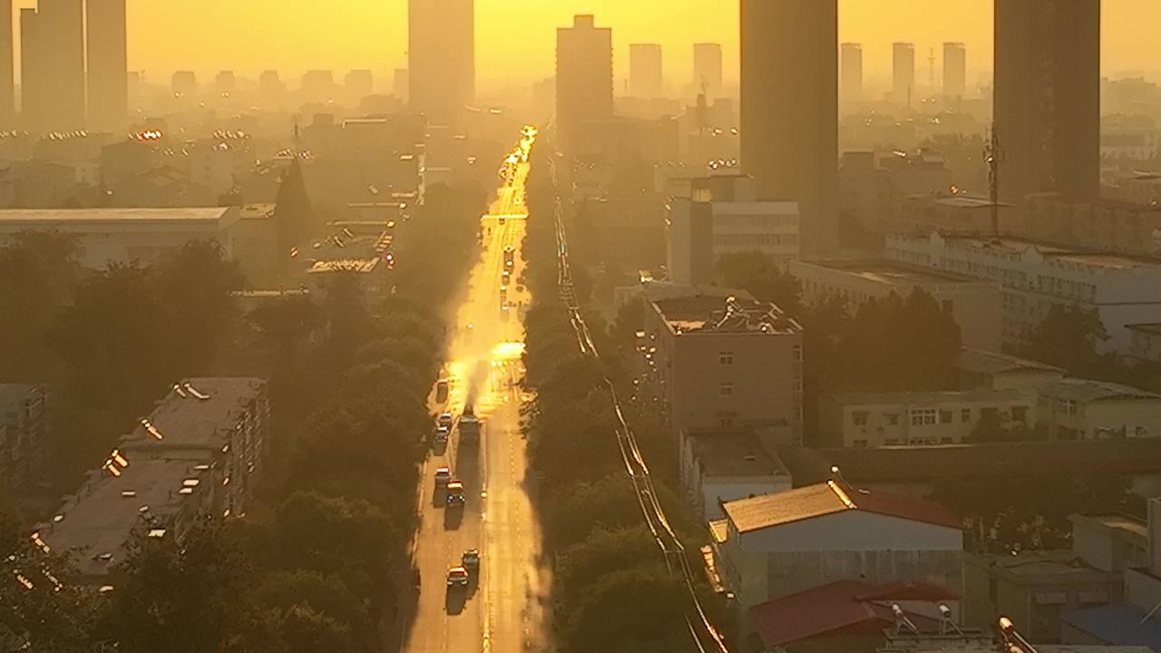 晨曦中的都市