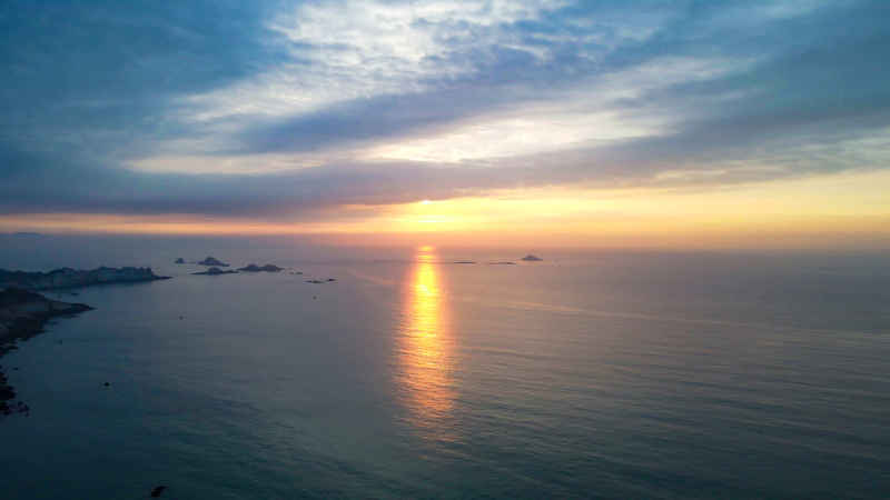 大海海洋沙滩礁石风景航拍摄影图 
