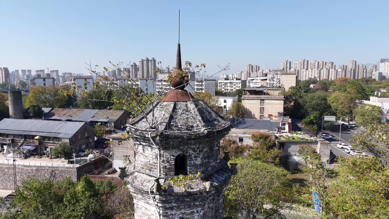 古塔与现代城市的对话