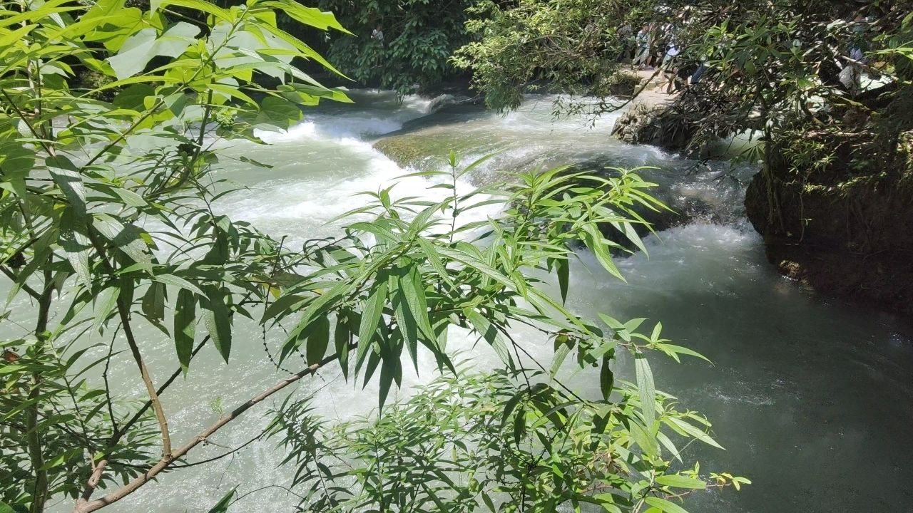 贵州荔波小七孔瀑布