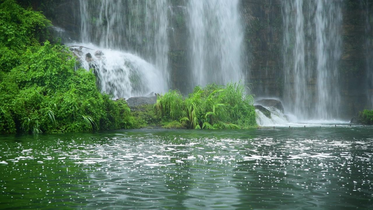 4k流水自然水流河流自然美特写湖水