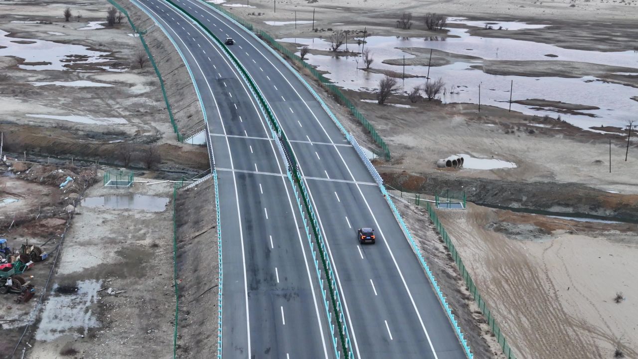 新疆S22高速公路 2