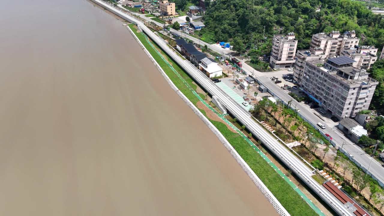 河流边的城市风光