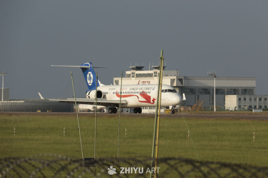 江西航空飞机准备起飞