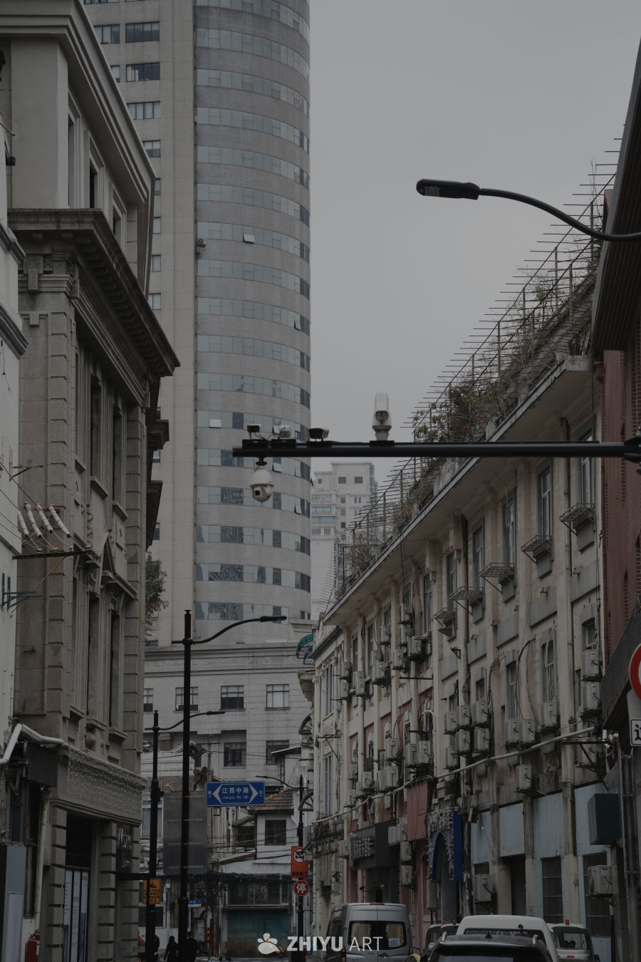 都市新旧交融的街景