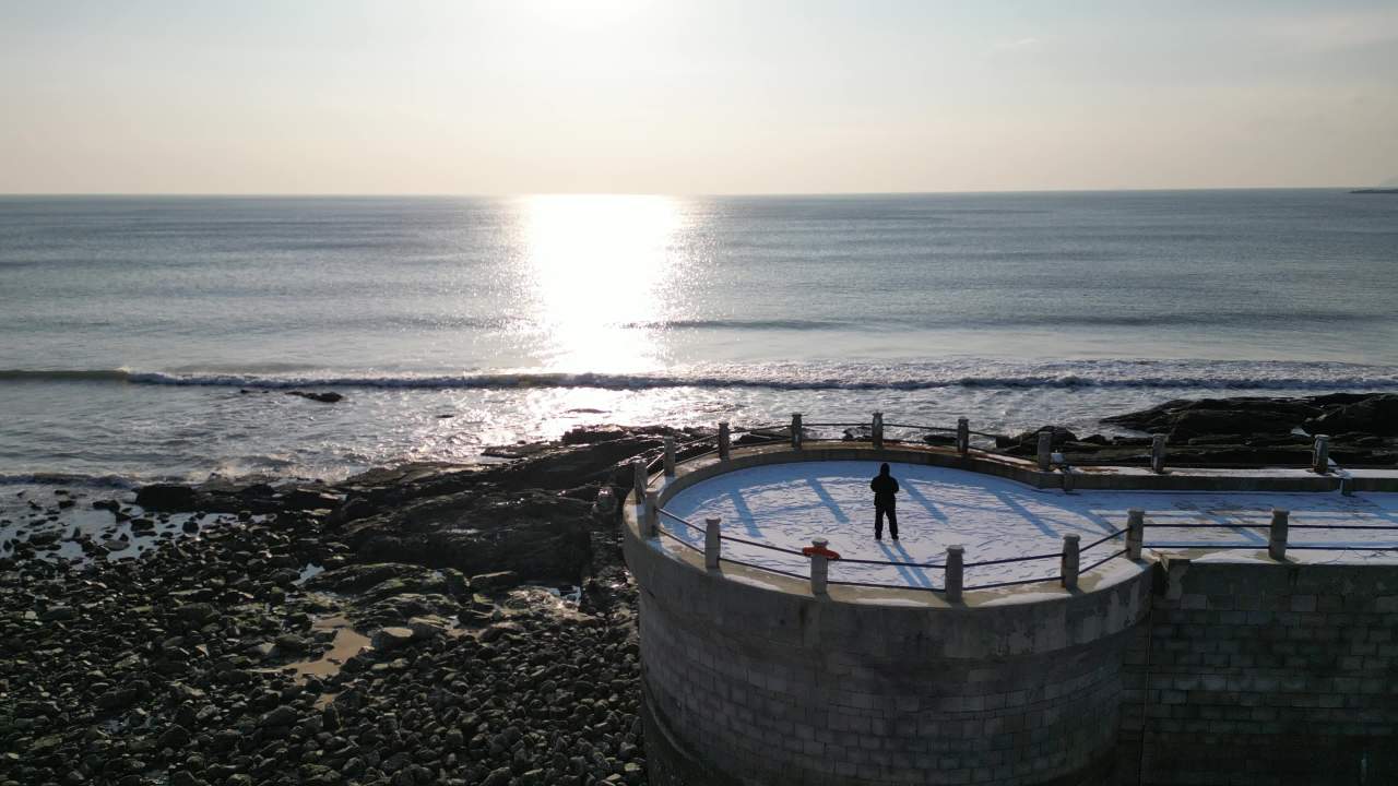 青岛石老人浴场海边雪景航拍 26