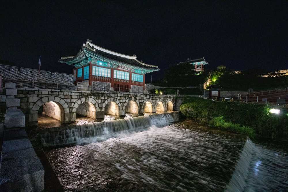 宫殿桥梁夜景