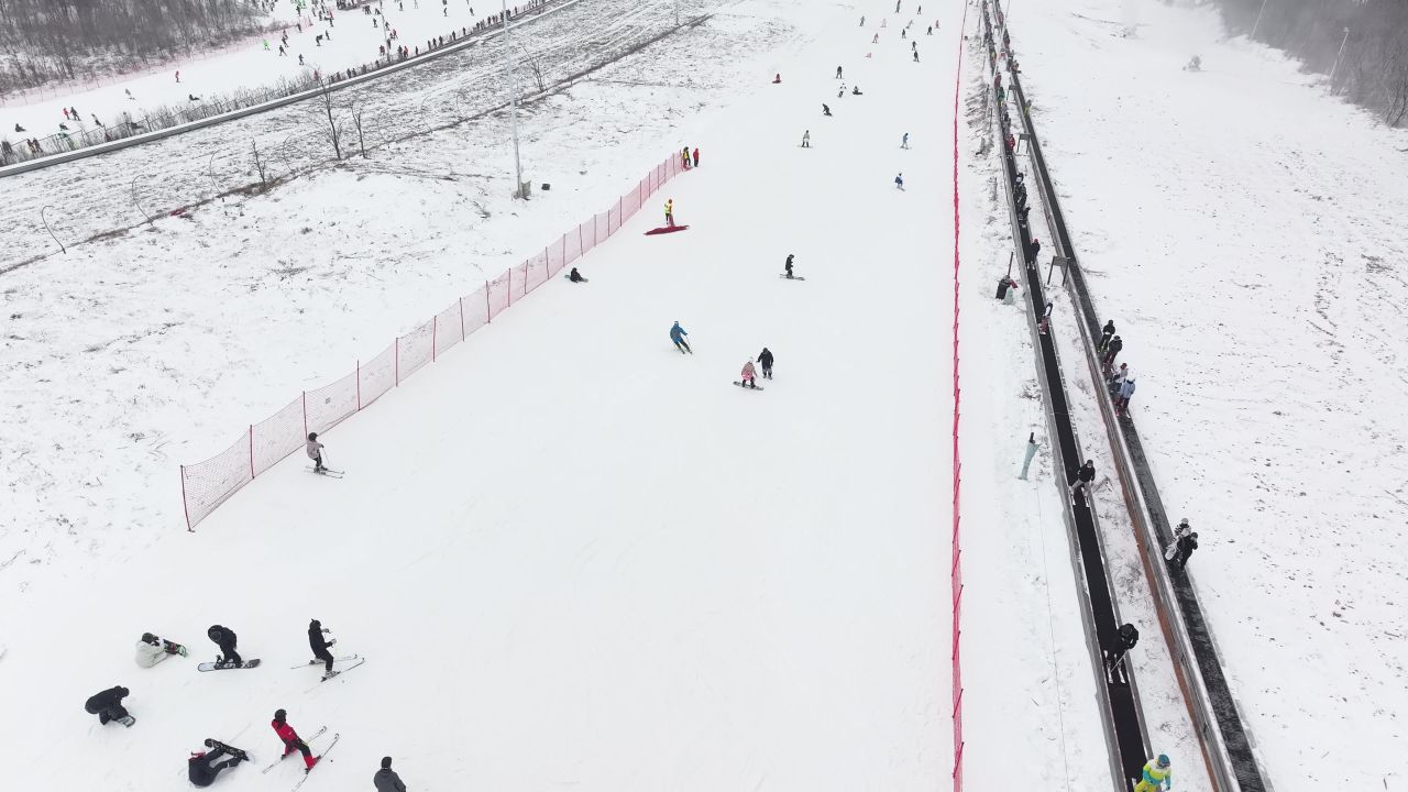航拍滑雪人群 11
