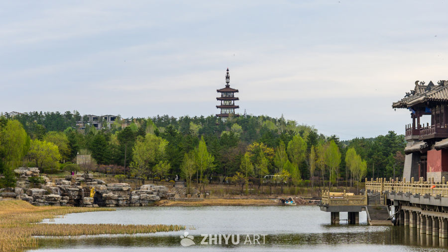 湖畔古塔静谧景